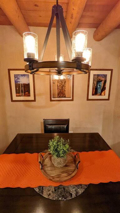 Santa Fe Oasis: Cozy Retreat with Hot Tub Near Town Square Apartment Exterior photo