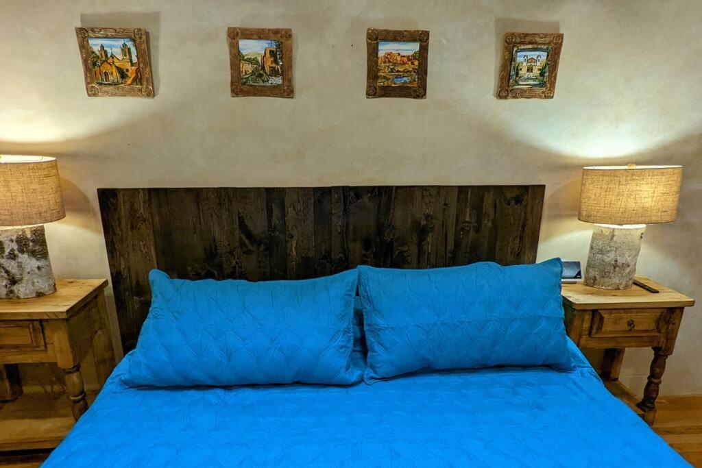 Santa Fe Oasis: Cozy Retreat with Hot Tub Near Town Square Apartment Exterior photo