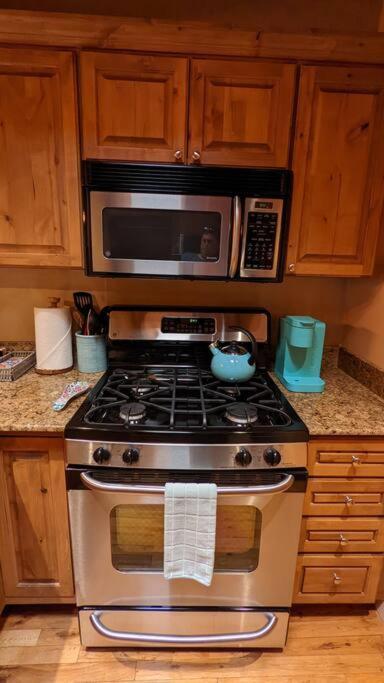Santa Fe Oasis: Cozy Retreat with Hot Tub Near Town Square Apartment Exterior photo