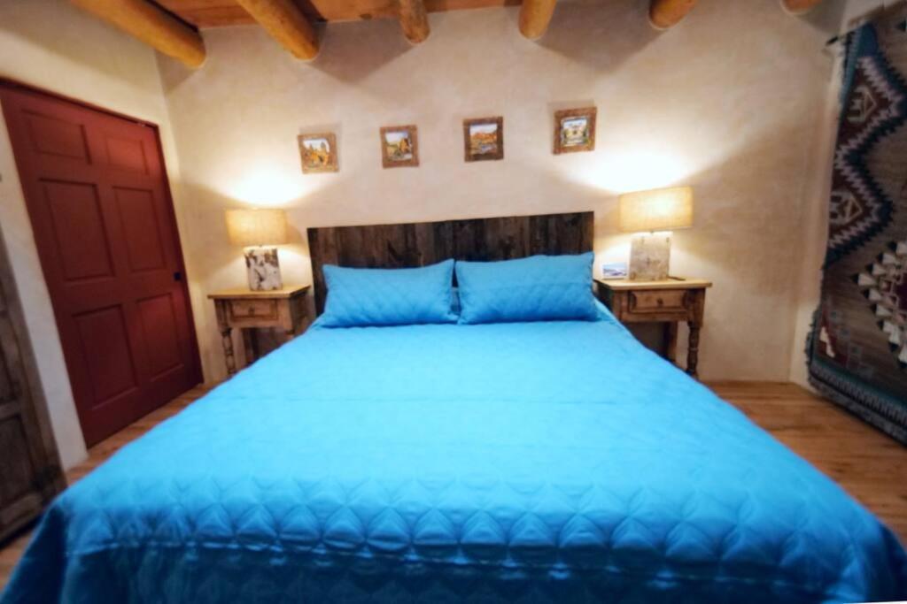 Santa Fe Oasis: Cozy Retreat with Hot Tub Near Town Square Apartment Exterior photo